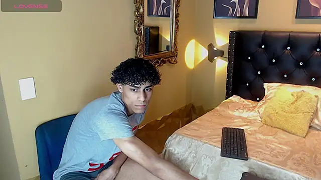 Snapshot of alejandroo_ chatting on December 4, 11:13 pm alejandroo online show from December 4, 11:13 pm