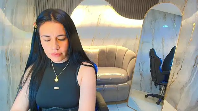 Snapshot of celeste_blue_r chatting on November 26, 8:43 pm celeste blue r online show from November 26, 8:43 pm