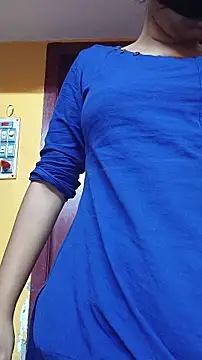 SameeraReddy19 online show from May 14, 10:22 am