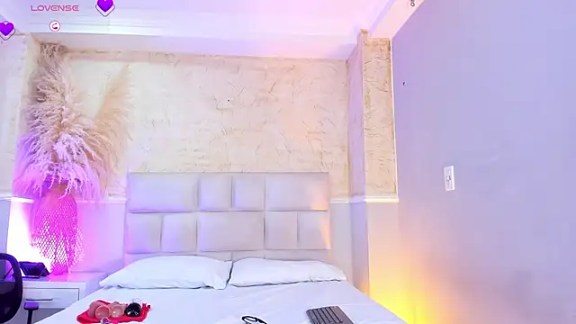 BritneyCortz  online show from February 6, 10:35 pm