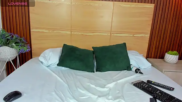 Snapshot of samantha_loughty chatting on December 14, 7:58 am samantha loughty online show from December 14, 7:58 am