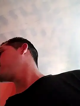 Snapshot of Logan_hetero1 chatting on November 22, 6:40 pm Logan hetero1 online show from November 22, 6:40 pm