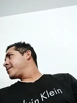 Snapshot of Logan_hetero1 chatting on December 5, 4:21 am Logan hetero1 online show from December 5, 4:21 am