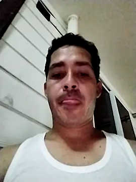 Snapshot of Logan_hetero1 chatting on December 15, 12:37 am Logan hetero1 online show from December 15, 12:37 am