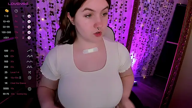 lovelyy julia online show from March 21, 8:19 am