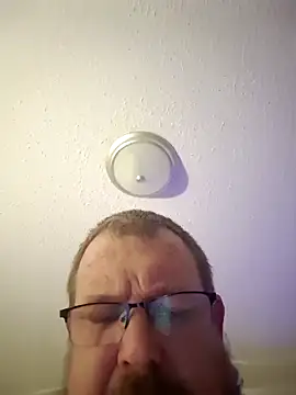 Snapshot of mr_girthyandsweetcheeks chatting on December 20, 4:41 am mr girthyandsweetcheeks online show from December 20, 4:41 am