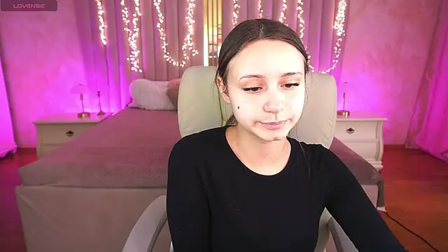 TinyNatalie online show from April 9, 1:16 pm