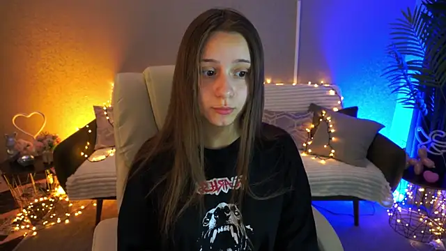 TinyNatalie online show from May 17, 8:27 pm