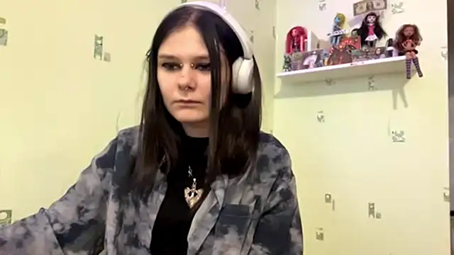 TraceeSchutt online show from November 30, 12:42 pm