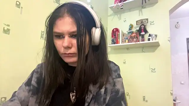 TraceeSchutt online show from December 4, 12:14 pm