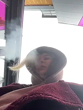 Snapshot of KateBurlesk chatting on March 4, 9:04 am KateBurlesk online show from March 4, 9:04 am