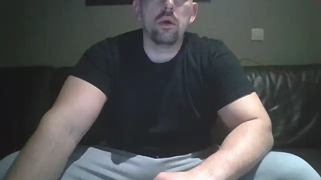 Snapshot of DeeLouLou chatting on November 30, 5:44 am DeeLouLou online show from November 30, 5:44 am