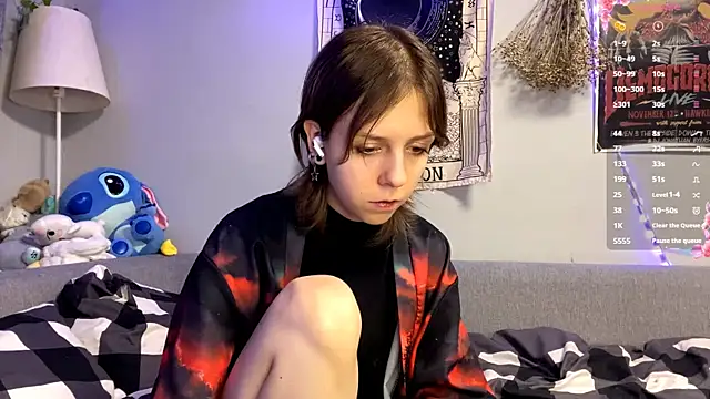 Snapshot of FairyLuna chatting on December 4, 7:11 pm FairyLuna online show from December 4, 7:11 pm