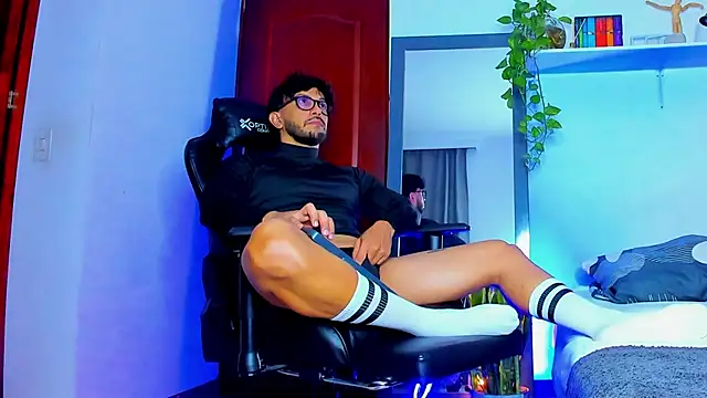 JotaCeliz online show from April 14, 12:16 am