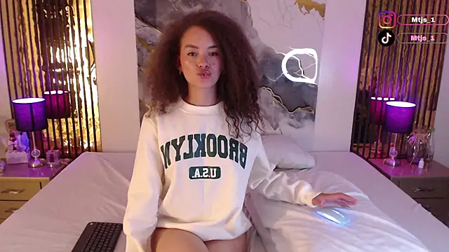 MiticaBrennet  online show from April 10, 4:39 am