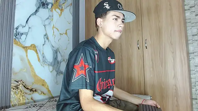 Snapshot of maverickhotson303av chatting on November 24, 8:41 pm maverickhotson303av online show from November 24, 8:41 pm