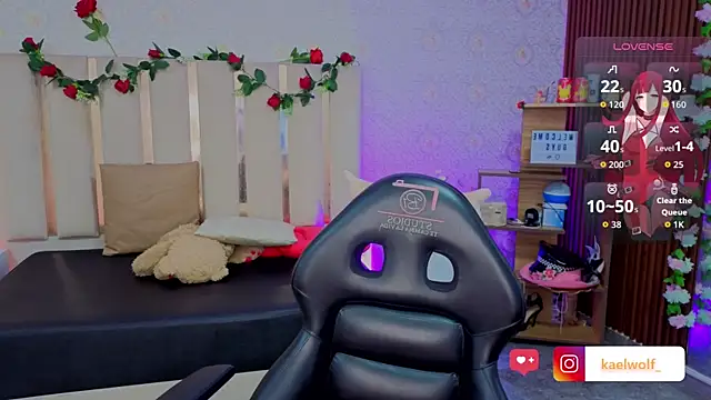 kaelwolf tay online show from April 7, 7:25 pm