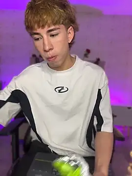 kaelwolf tay online show from April 11, 7:07 pm