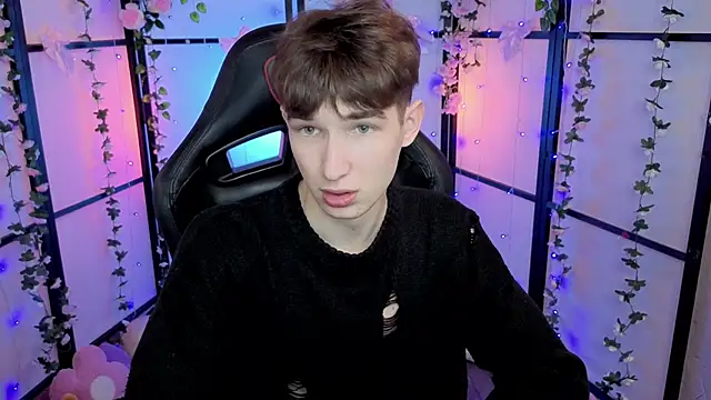 Maxwellchiik online show from November 30, 8:46 pm