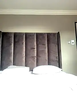 cuddlegiantbear online show from November 24, 5:18 am