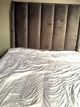 cuddlegiantbear online show from November 25, 6:24 am