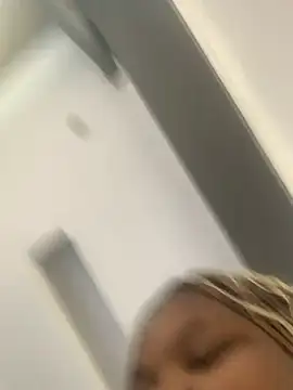 cuddlegiantbear online show from December 3, 8:23 am