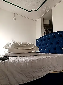 man black hot24 online show from April 7, 12:05 pm