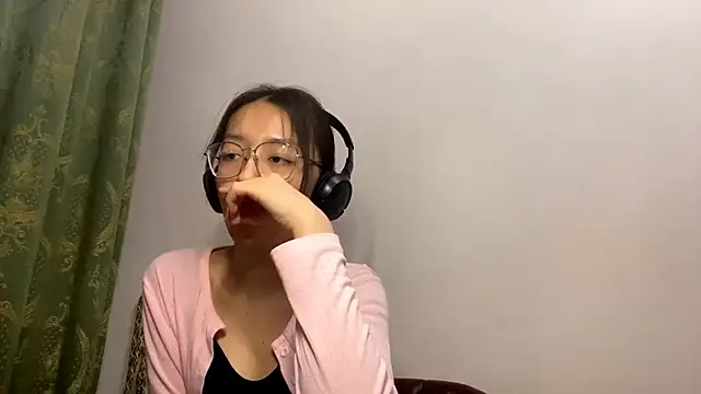 LinaClous online show from February 21, 1:45 pm