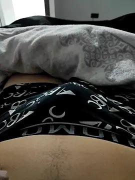 Snapshot of ParejaOcultaXX chatting on November 27, 10:34 pm ParejaOcultaXX online show from November 27, 10:34 pm