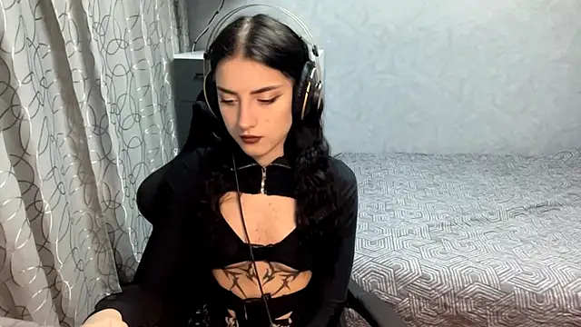 Snapshot of Meowluly chatting on November 24, 9:14 pm Meowluly online show from November 24, 9:14 pm