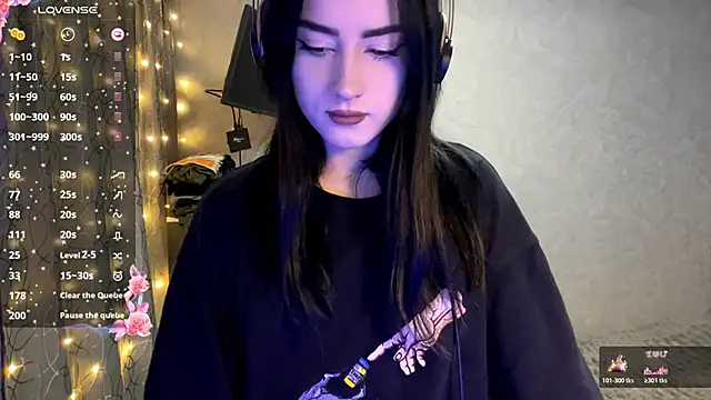 Snapshot of Meowluly chatting on December 22, 9:23 pm Meowluly online show from December 22, 9:23 pm