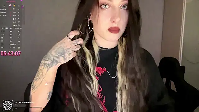 Meowluly online show from April 14, 9:21 pm