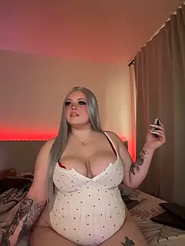 Snapshot of LaylaCupidd chatting on December 15, 9:46 am LaylaCupidd online show from December 15, 9:46 am