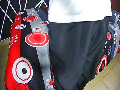 Snapshot of HouseOfHeat chatting on November 24, 1:33 pm HouseOfHeat online show from November 24, 1:33 pm