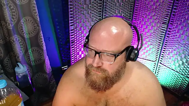 Snapshot of BigBearforCuddles chatting on June 21, 1:30 am BigBearforCuddles online show from June 21, 1:30 am