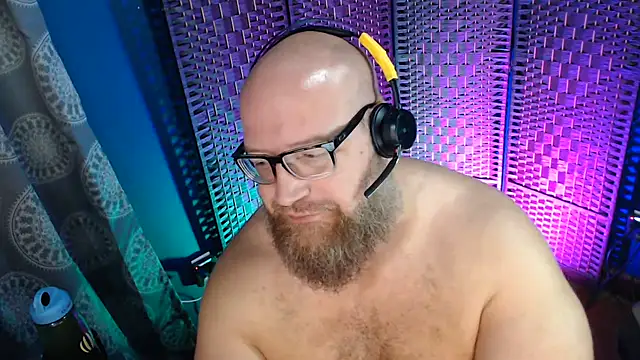 Snapshot of BigBearforCuddles chatting on July 7, 2:36 am BigBearforCuddles online show from July 7, 2:36 am