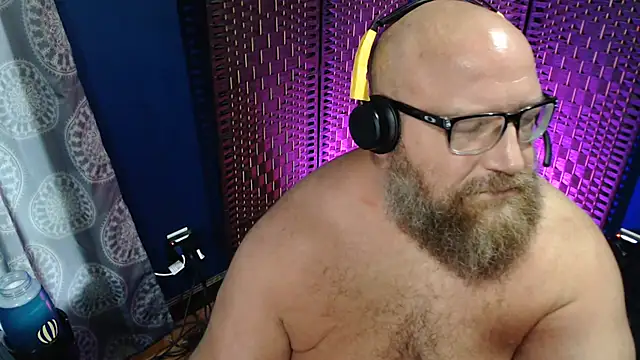 Snapshot of BigBearforCuddles chatting on August 2, 3:21 pm BigBearforCuddles online show from August 2, 3:21 pm
