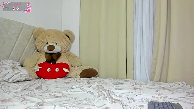 lia sweetty online show from April 4, 9:34 pm