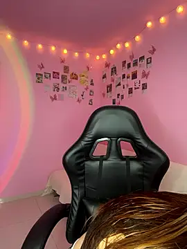 Snapshot of Davne_ chatting on January 17, 10:57 pm Davne online show from January 17, 10:57 pm