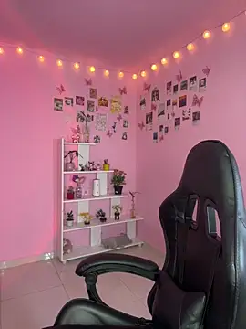 Snapshot of Davne_ chatting on February 2, 11:03 pm Davne online show from February 2, 11:03 pm