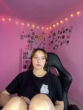 Snapshot of Davne_ chatting on February 3, 2:53 am Davne online show from February 3, 2:53 am