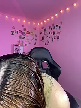 Snapshot of Davne_ chatting on February 3, 10:59 pm Davne online show from February 3, 10:59 pm