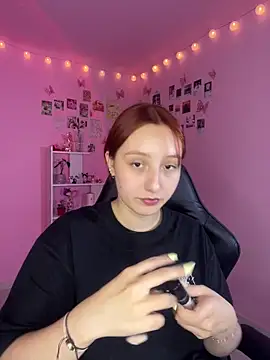 Snapshot of Davne_ chatting on February 9, 10:14 pm Davne online show from February 9, 10:14 pm