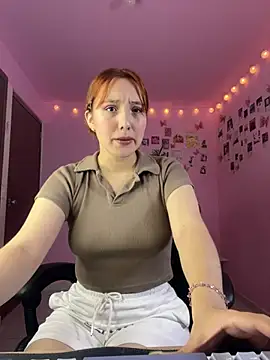 Snapshot of Davne_ chatting on February 18, 1:45 am Davne online show from February 18, 1:45 am