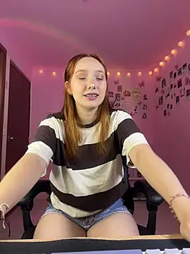 Snapshot of Davne_ chatting on February 21, 6:42 pm Davne online show from February 21, 6:42 pm