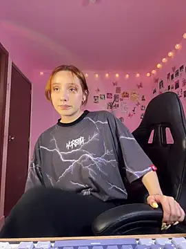 Snapshot of Davne_ chatting on February 28, 9:27 pm Davne online show from February 28, 9:27 pm