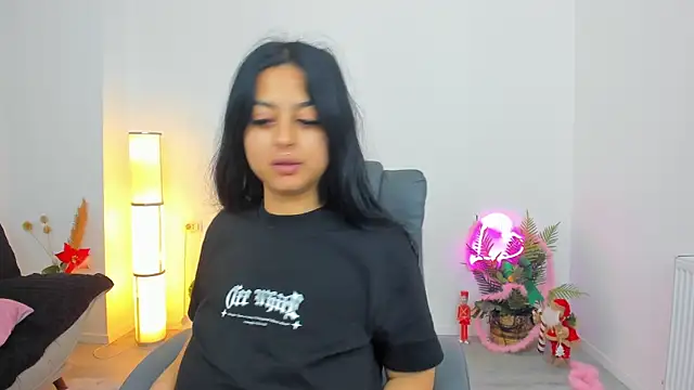 Snapshot of Serennax chatting on December 2, 5:13 am Serennax online show from December 2, 5:13 am