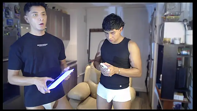 Snapshot of soyleonardo1 chatting on November 28, 6:49 am soyleonardo1 online show from November 28, 6:49 am