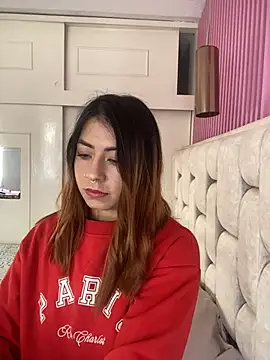 MaddieHunter online show from November 25, 1:33 pm