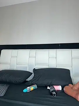 Celeste Valencia  online show from May 12, 4:42 am